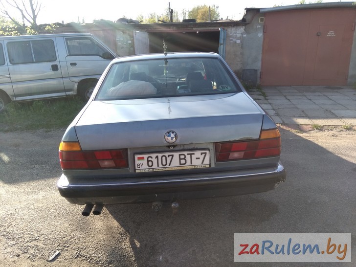 BMW 7-серия (E32)